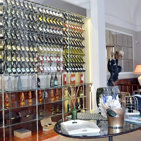 Palazzo Del Corso - Boutique 5* غالّيبولي