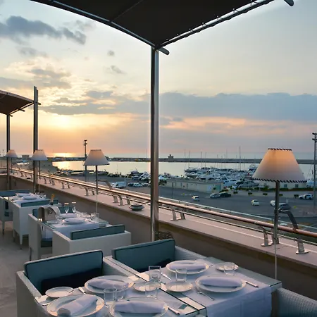 Palazzo Del Corso - Boutique فندق غالّيبولي