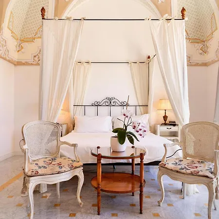 Palazzo Del Corso - Boutique غالّيبولي